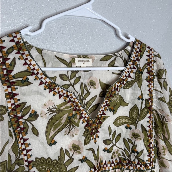 World Market Stella Ivory & Green Embroidered Floral Top S/M - Picture 4 of 6